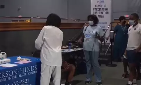 78%社区奥密克戎!前天,新加坡牛车水再现人挤人!张文宏谈北京疫情: 2022疫情或结束