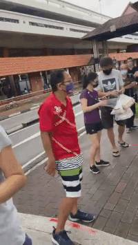 壮观~新加坡榴梿季大排长龙,猫山王5新币一公斤