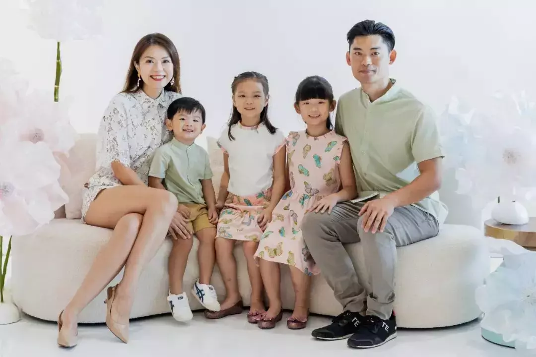 我们挖到了新加坡宝藏童装品牌,新年亲子装穿出了明星的感觉