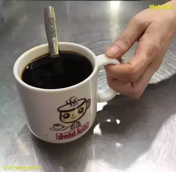 買咖啡氣聞！ 店員拒收5分錢 倒掉都不給你喝