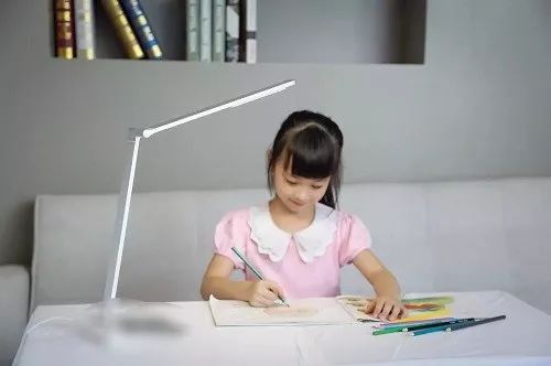 天啊,大部分人用的灯不仅会伤眼睛还会致癌!!!