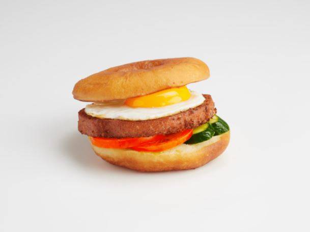 Hotel Boss開設一間24小時的咖啡廳《海南寶》，全天供應早午晚餐