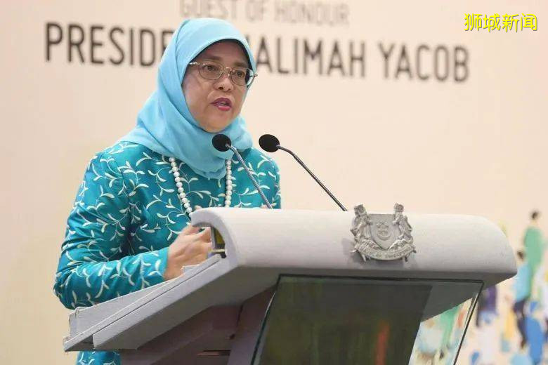 新加坡总统和明星都爱他，超多小朋友求合照、抱抱，是谁