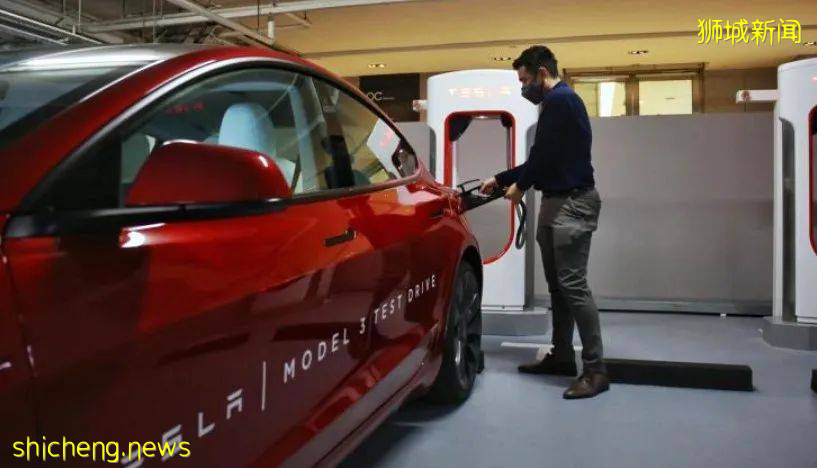 陸交局鼓勵私人公寓安裝電動車充電設施!特斯拉也獲准烏節一帶爲電動車設超級充電器