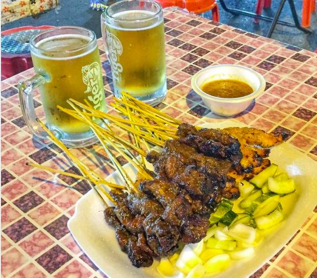 若想寻觅最地道的南洋风味,那你一定要探访狮城这10家大排档