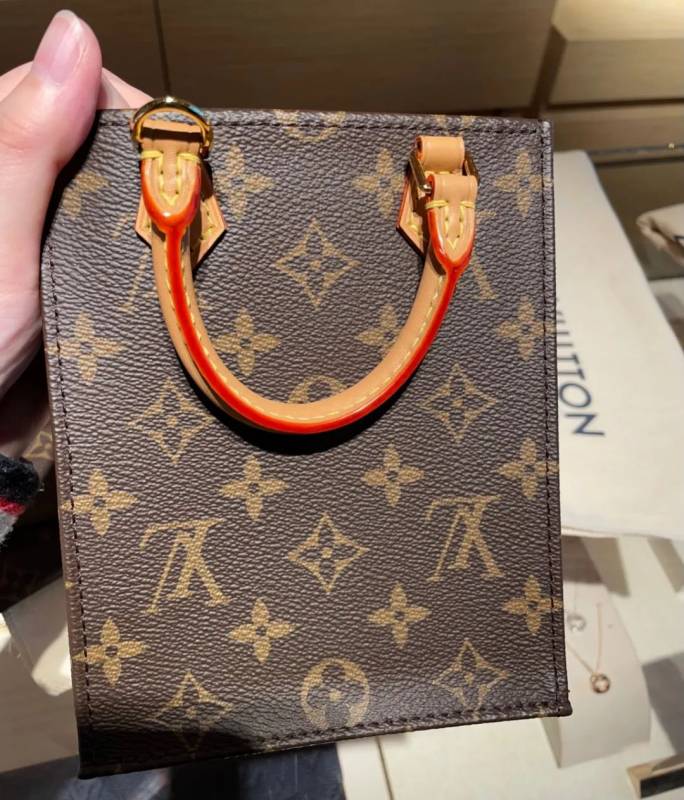 聽說很多人去了樟宜機場免稅區逛街？我們翹班去體驗了一把