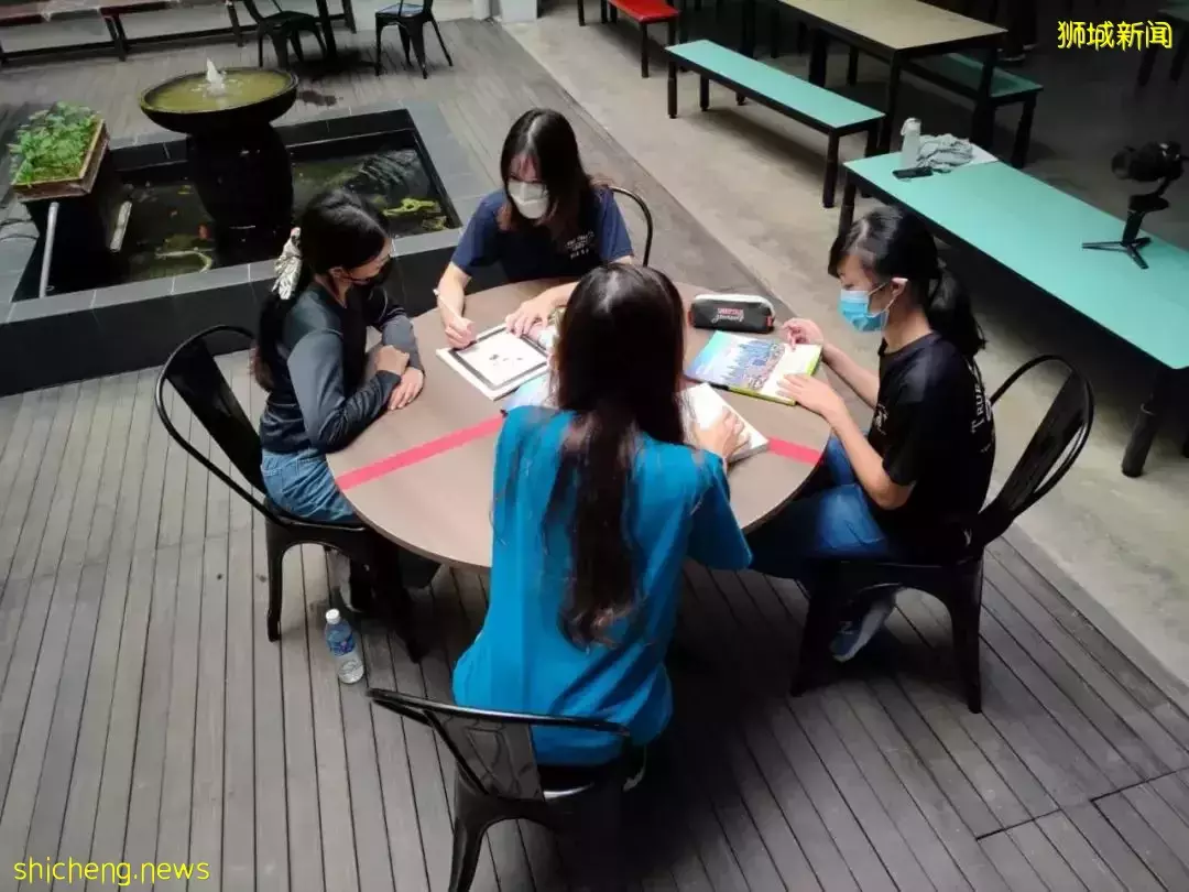 新加坡国立大学“乐学狮城计划”下的学生导师——将知识和爱再次传递