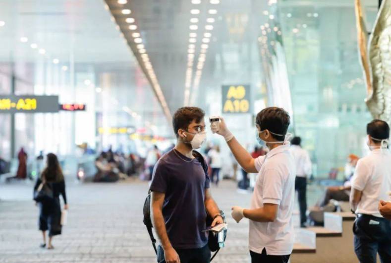 外籍客工在新加坡接种疫苗后仍感染，专家却称：预料之中？