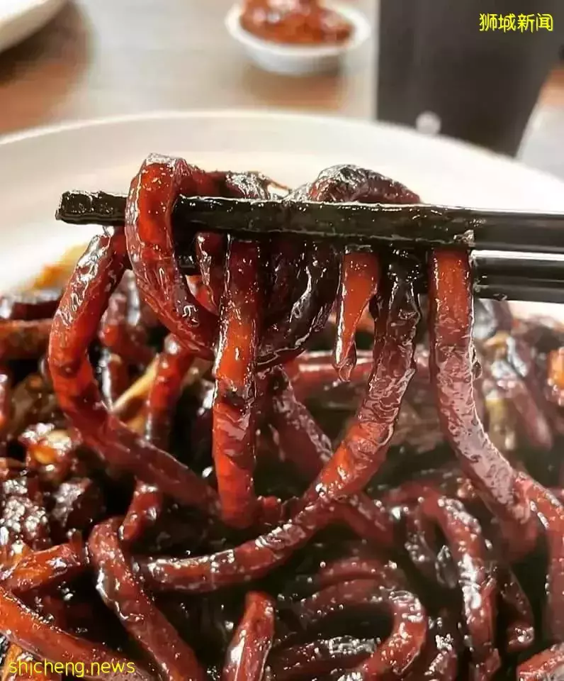 醬汁濃郁!超好吃的吉隆坡風味福建炒面@義順Daruma Tavern