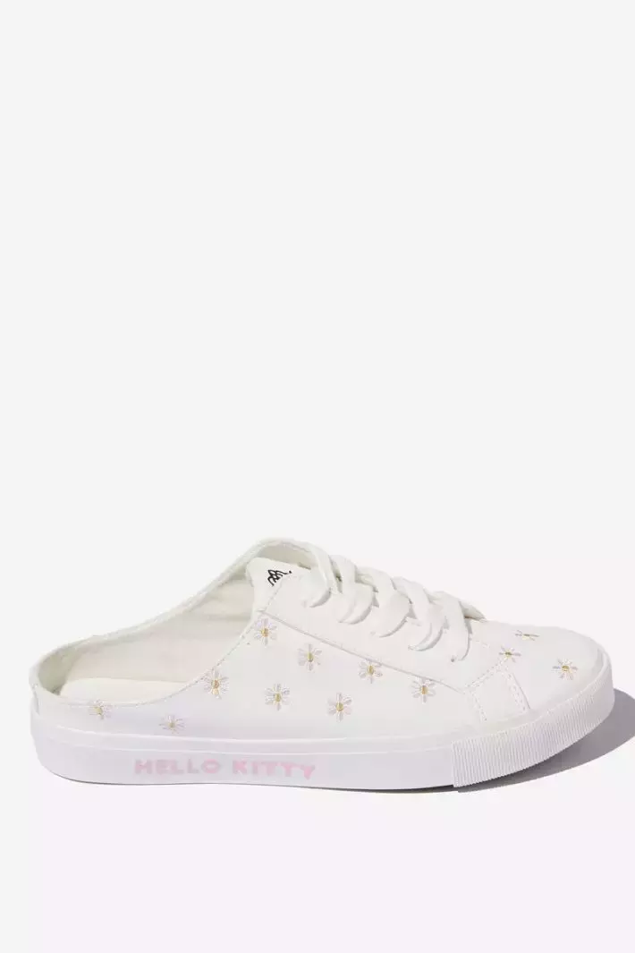 平价服饰Cotton On推出Hello Kitty合作系列,包括衣服、鞋子甚至还有穿戴甲片