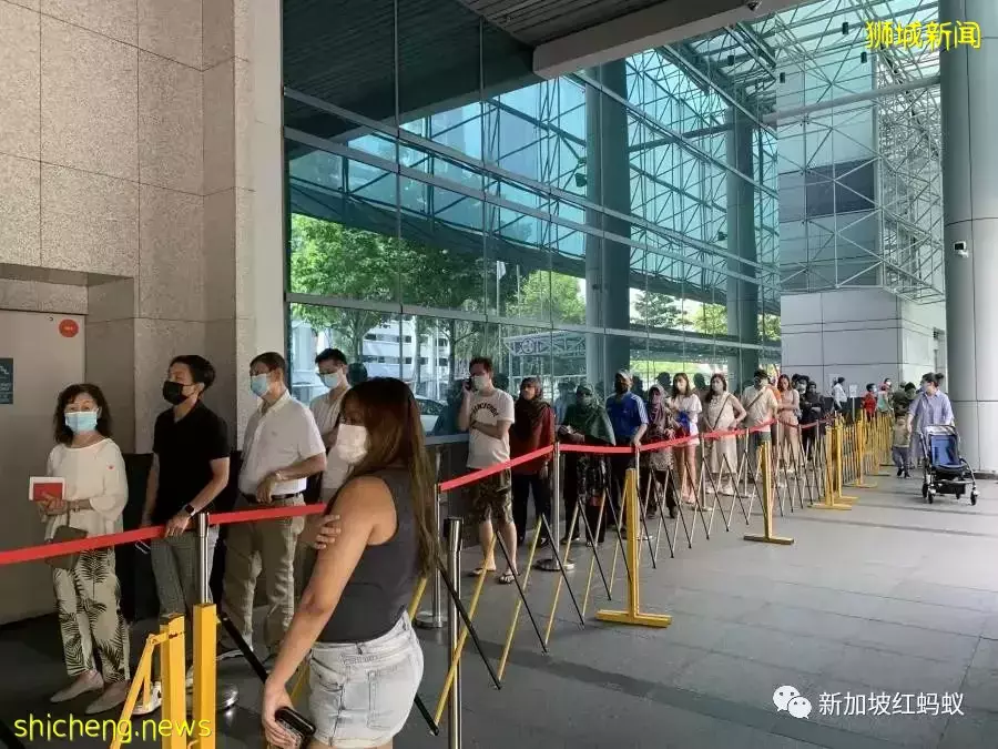 短短数月50多万人提交护照申请,移民局24小时加班也应付不了