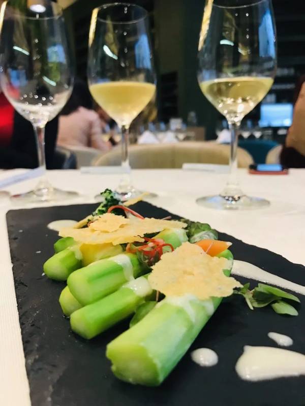 美食博主愛上了皇室禦廚的秘密花園