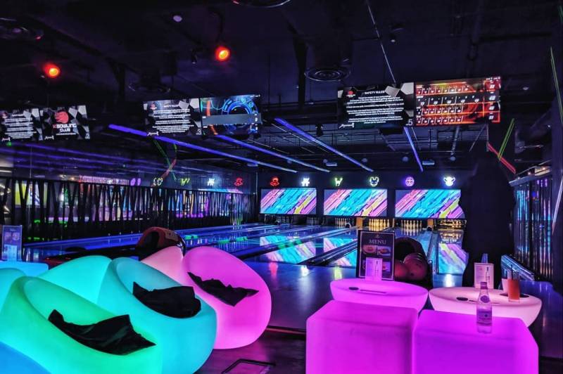 K Bowling Club 新加坡夜光保龄球馆🎳 综合娱乐潮酷场地，游戏机、K歌房、飞镖盘