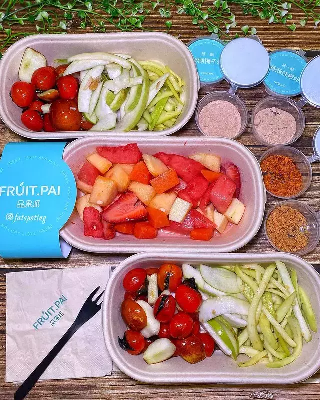 新加坡首个潮汕甘草水果捞“Fruit Pai 品果派”🍅任选水果和蘸粉,随便吃还不胖