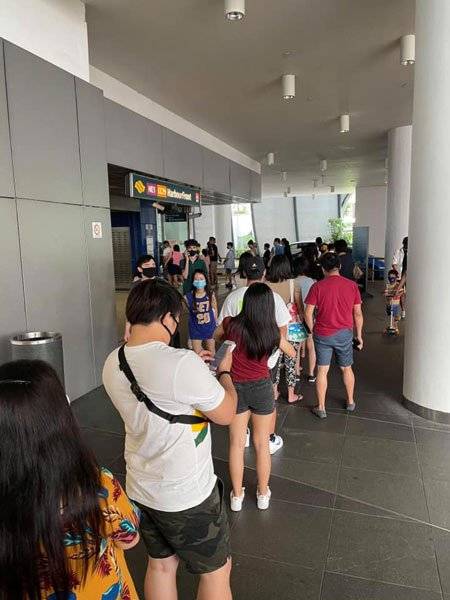 狮城商场人潮爆满 搞到暂时关闭