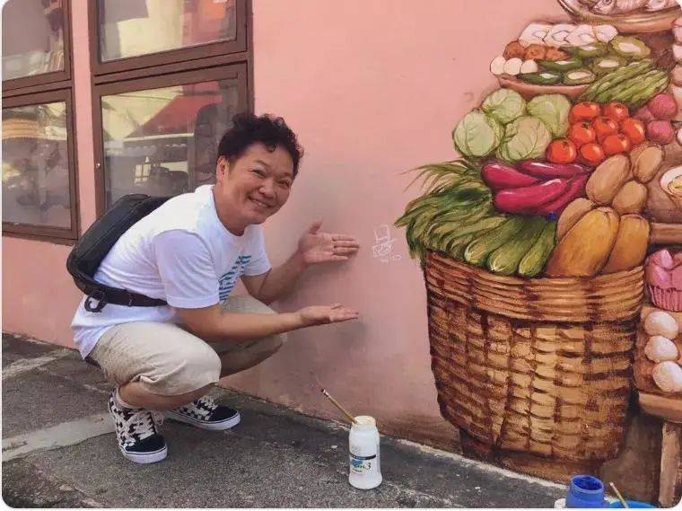 柯南街頭吃榴梿?私宅門口驚現20米壁畫?虞書欣每次都要來這裏