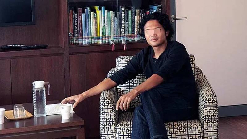 強吻女學生!上下其手!這個新加坡國大講師被解雇了