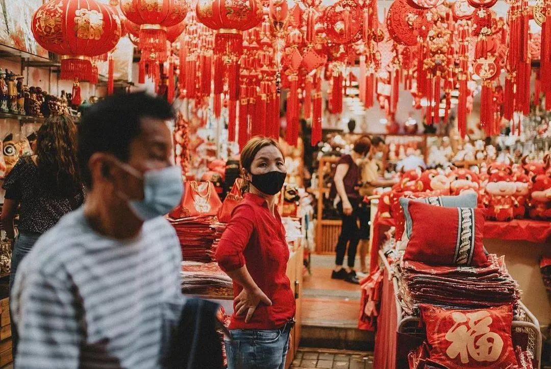 前天牛車水到處是人!新加坡嚴懲防疫違規,20組人在公園被罰款