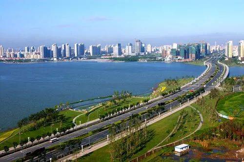 《人民日报》刊发新加坡议员文章：中国的发展潜力有多大