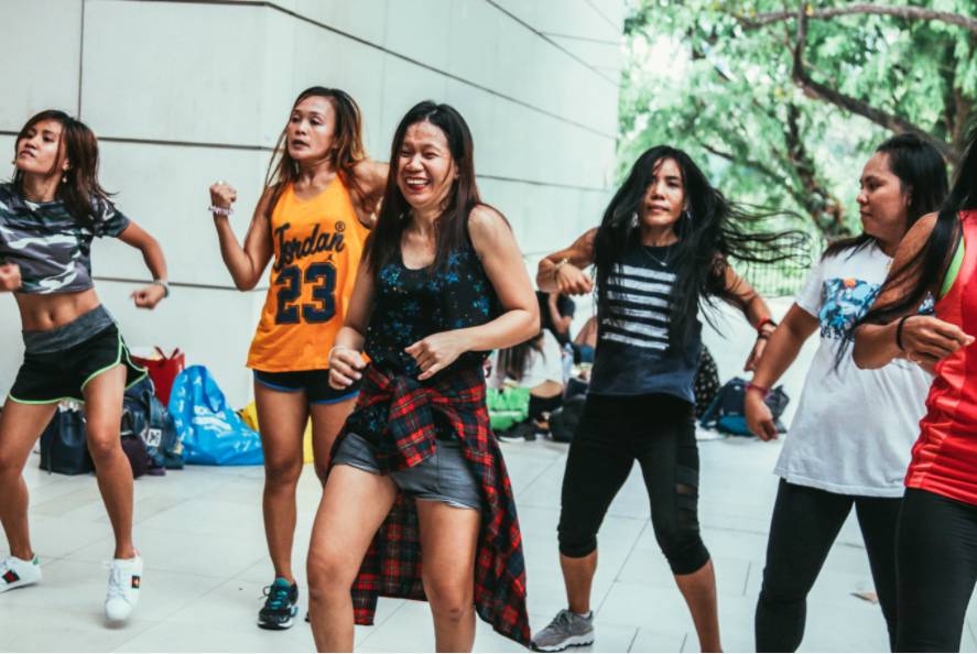 新加坡一处公寓规定:禁止女佣使用公共设施,否则将被驱逐