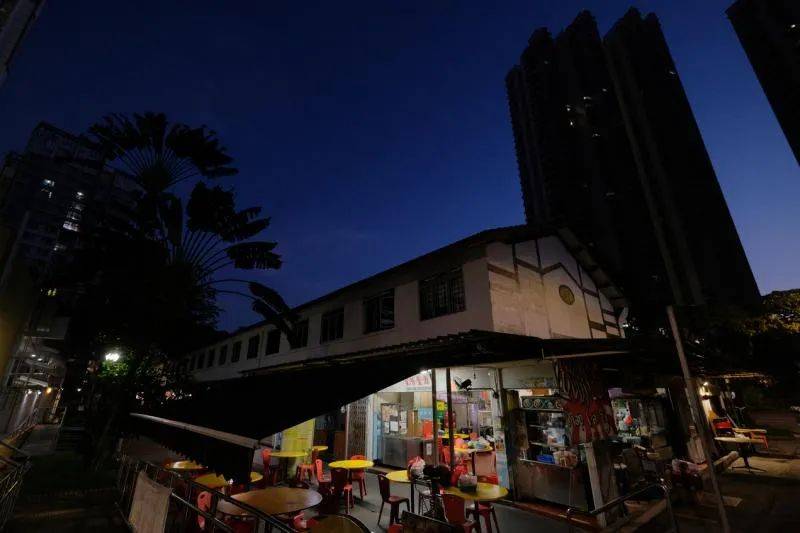 “這裏做的都是熟客，熟到掉下來啦”——逼近搬遷死線的新加坡‘老人區’長啥樣