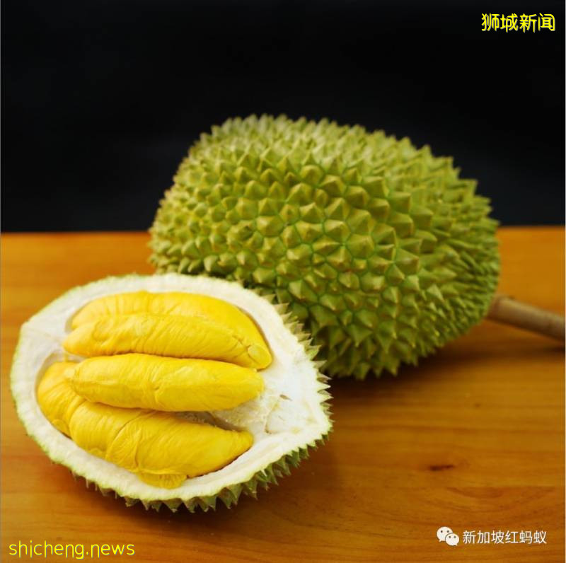 不能親手驗貨很吃虧? 獅城小販將榴梿美照放上網讓買家“相親”