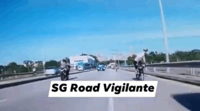 奇葩！因围观车祸而撞车，新加坡发生罕见“套娃”车祸事件