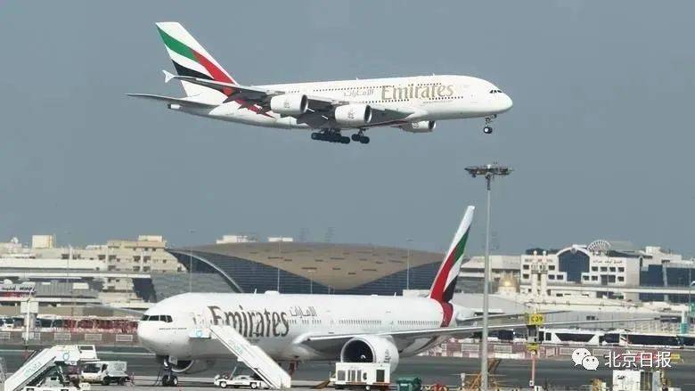 印度全面告急！日增34萬例，屍橫遍野、火葬場爆滿！還有人設法逃往新加坡