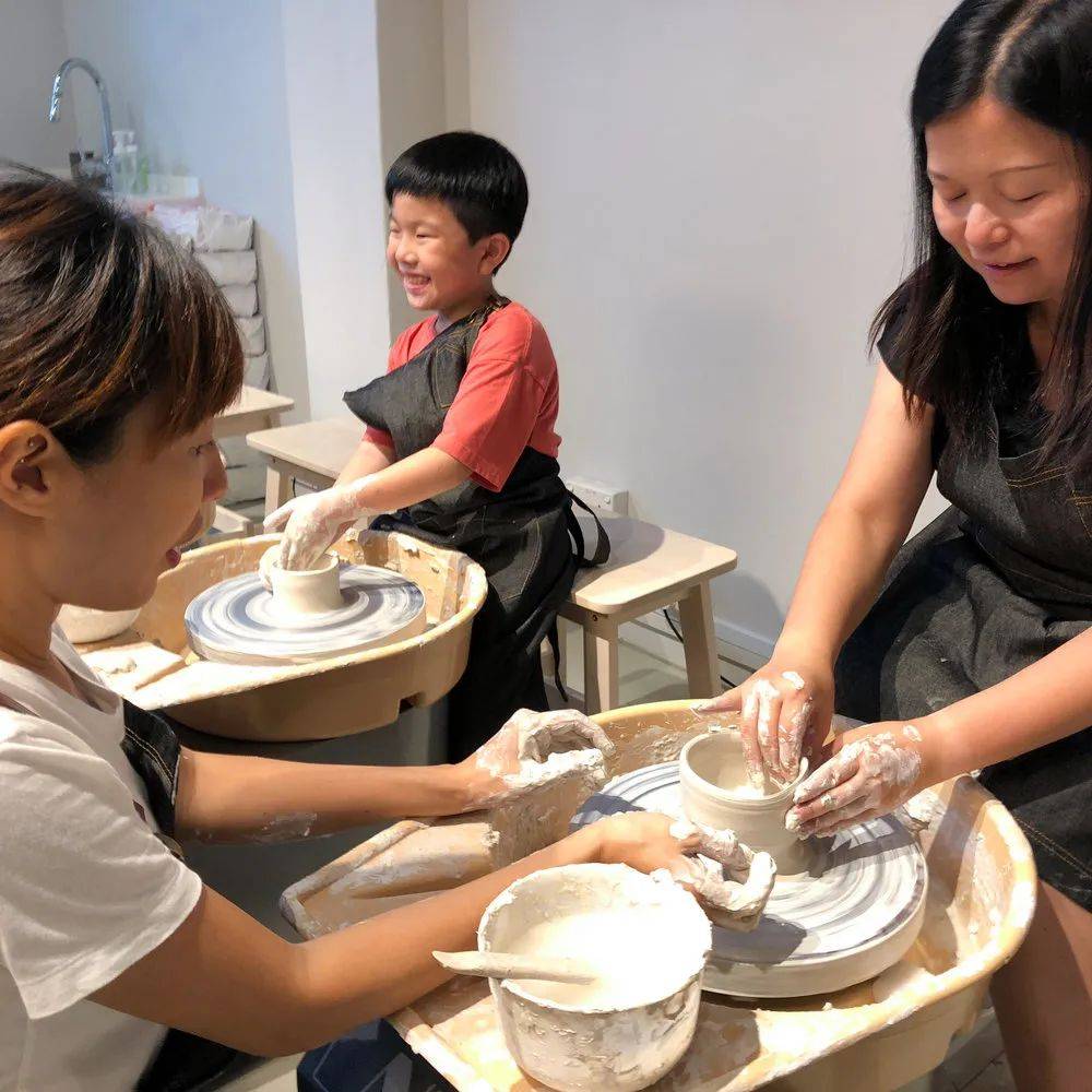 一起玩泥巴!新加坡11家陶艺馆,给娃童年加点糖,还能带作品回家