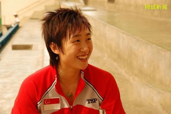 19歲被國乒淘汰，24歲以新加坡人身份奪冠，30歲被移除新加坡隊