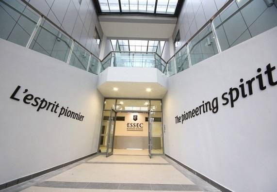 ‘凡爾賽文學’ 下的ESSEC埃塞克商學院新加坡校區