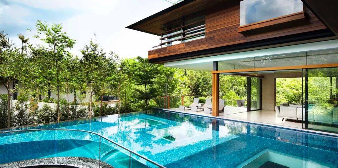 不玩了！亿万富豪戴森移居新加坡仅两年，目前已搬回英国住