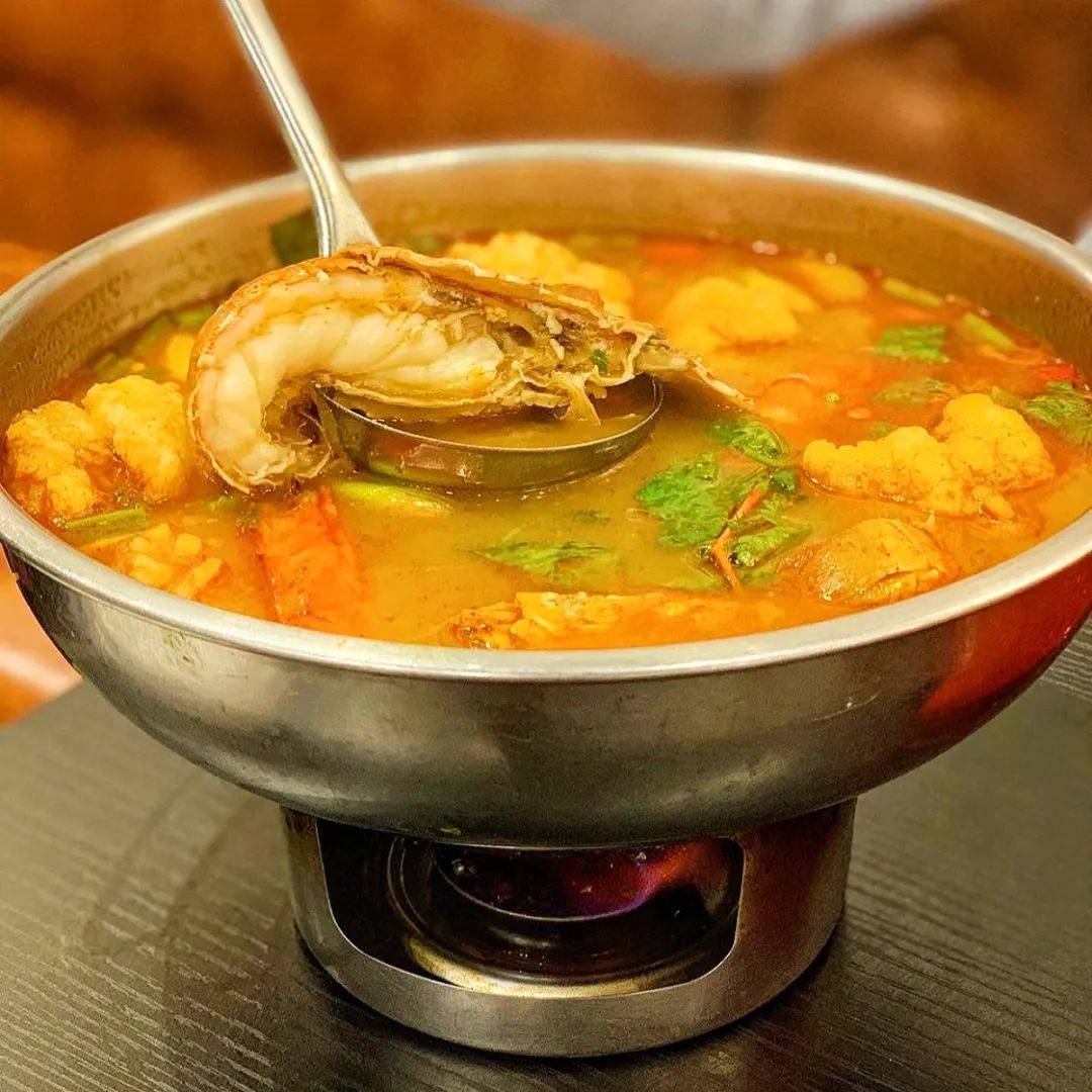 狮城的雨季来一口热辣暖胃的“冬阴功汤”，整个人仿佛回到泰国
