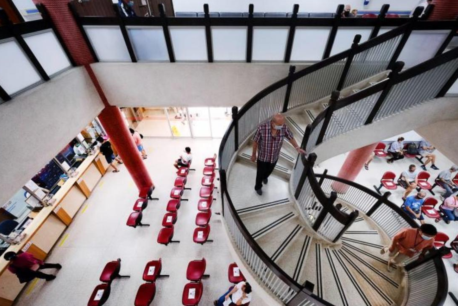 限人流 量体温 勤消毒 ，恢复营业的中药行防疫不马虎