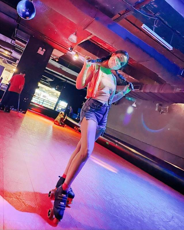 新加坡最大室內旱冰場 “HiRoller” ！💈80、90後的青春、複古迪斯科 + 邊滑邊蹦迪💃🏻🕺🏻