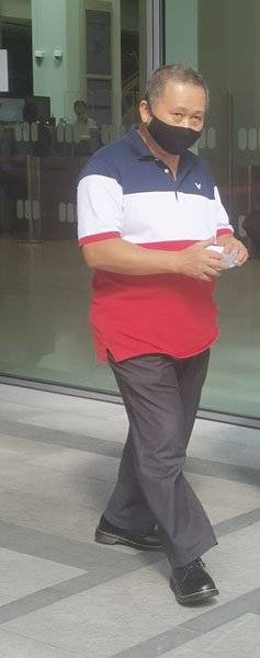 “这不是你爷爷的路！”  人行道路霸 打到人骨折 