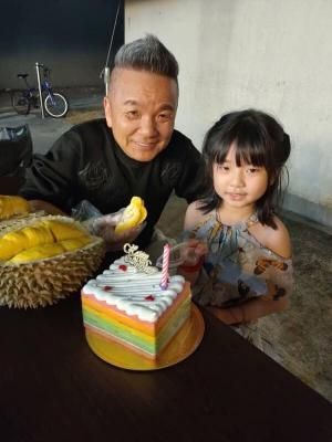 娱乐圈打滚逾40年 陈建彬首办个人演唱会 