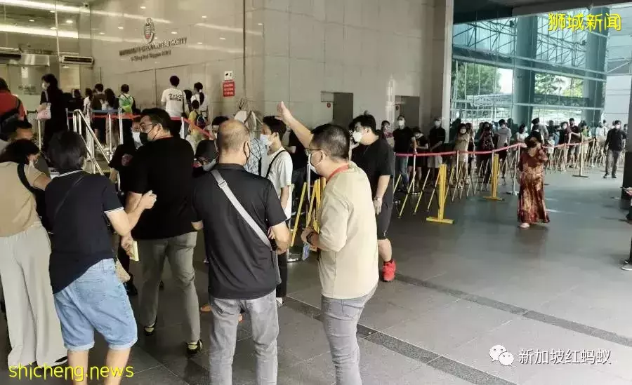 短短数月50多万人提交护照申请,移民局24小时加班也应付不了