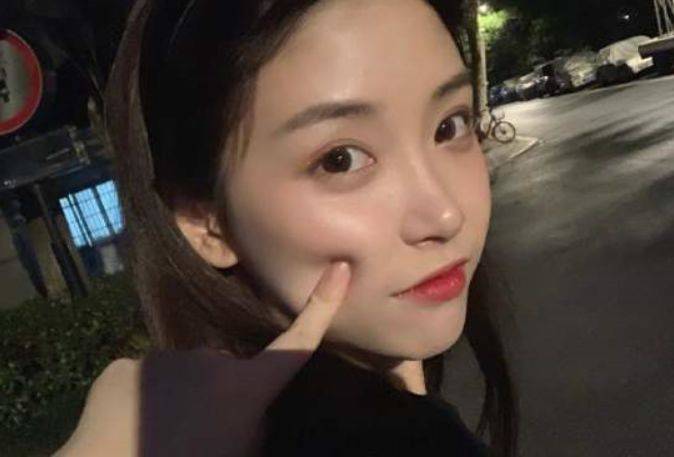 王思聪又上热搜了!点赞网红“不怪男人为她出轨”!网友:跟新加坡女伴真像