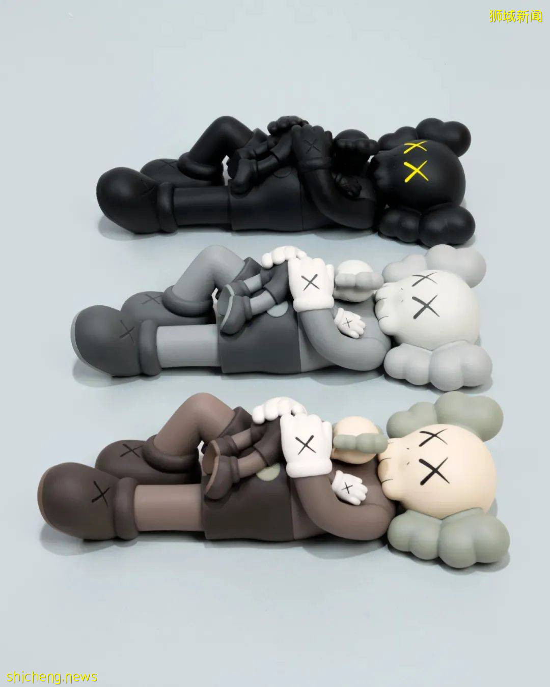 《KAWS: HOLIDAY》11月正式登陸新加坡！42米濱海灣浮動舞台巨型擁抱雕塑&獅城獨家收藏品，讓你大飽眼福