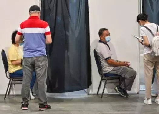 網友爆料：同事帶病上班，第二天確診！新加坡或不得已再次收緊限制