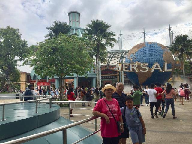 扶老携幼新加坡圣淘沙巡岛