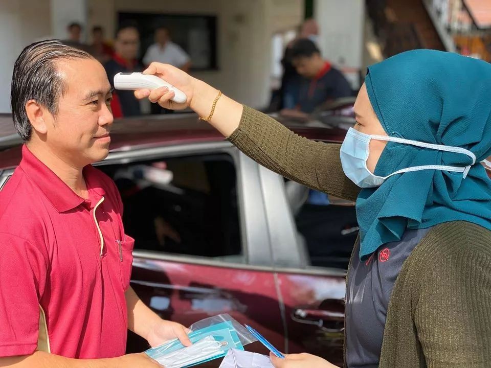 乘客生病不戴口罩，新加坡司机有权拒载！