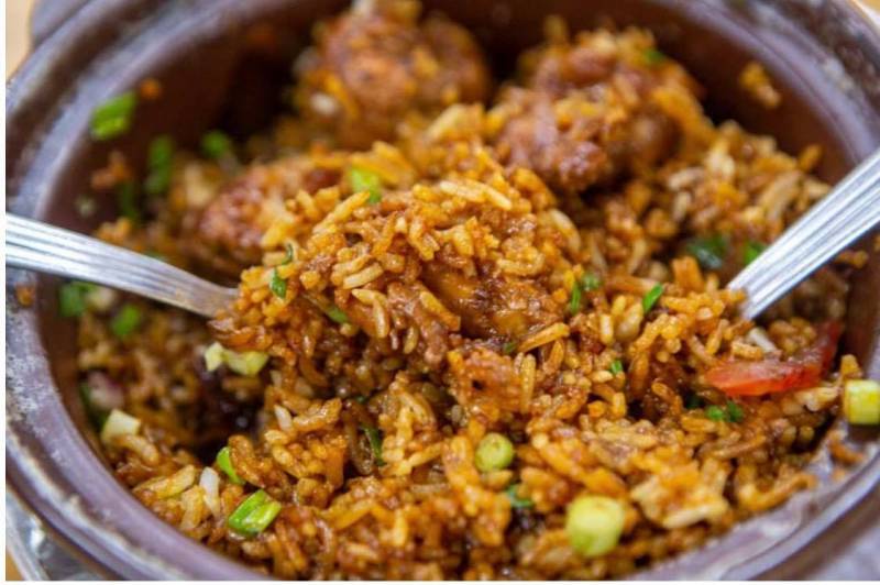 骨灰級吃貨推薦！盤點新加坡13家人氣砂煲飯 · 鹹香入味，真材實料 · 一口撩倒你的胃