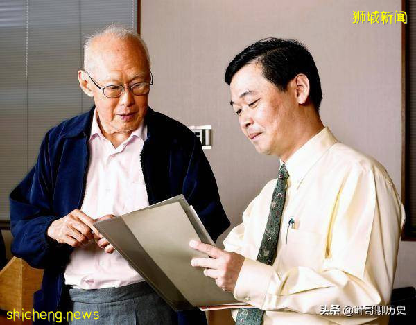 李光耀：为何先在新加坡废汉语，后又扶持汉语学校发展