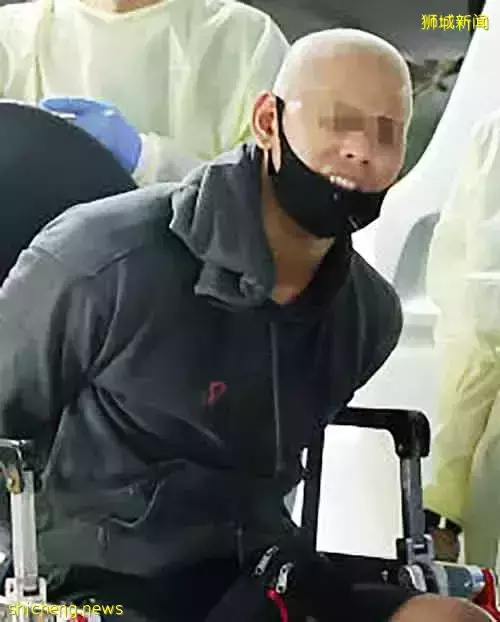 货车与警追逐撞2车 白发司机跳车赤脚逃