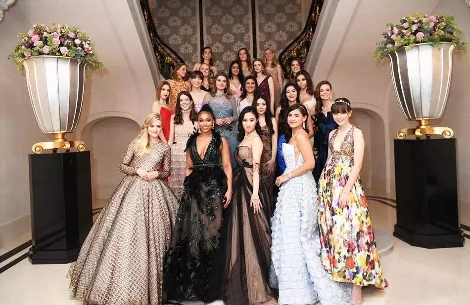 新加坡籍巨星李连杰女儿近照曝光,19岁入读哈佛参加世界顶级名媛舞会