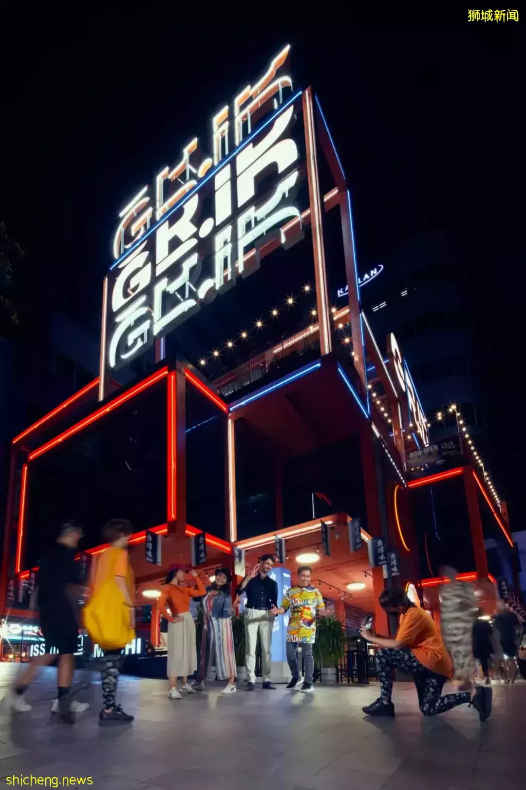 新加坡老商場改造,用工業霓虹升級視覺地標