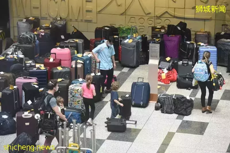 女经理游英返新 行李机场“失踪” 3天后复得 