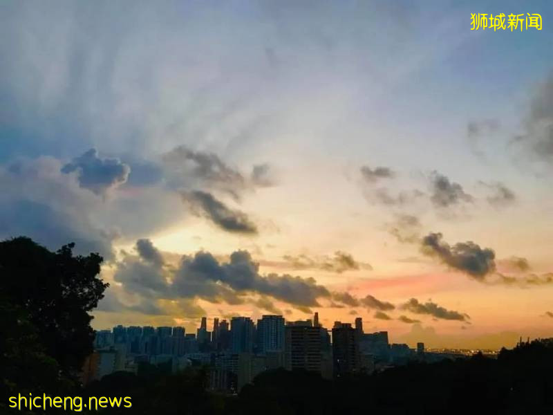 今早,新加坡出现美丽的曙光和彩虹